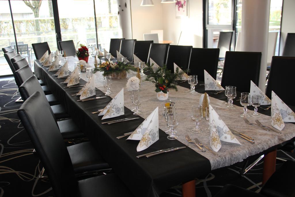 กีเรียต ชองต์ เควนติน เอง เวลิเนส - มงทินี่ Hotel Montigny-le-Bretonneux ภายนอก รูปภาพ