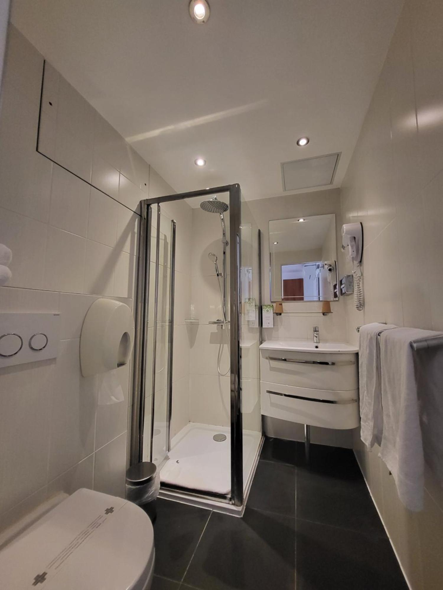 กีเรียต ชองต์ เควนติน เอง เวลิเนส - มงทินี่ Hotel Montigny-le-Bretonneux ภายนอก รูปภาพ