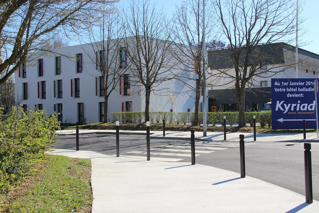 กีเรียต ชองต์ เควนติน เอง เวลิเนส - มงทินี่ Hotel Montigny-le-Bretonneux ภายนอก รูปภาพ