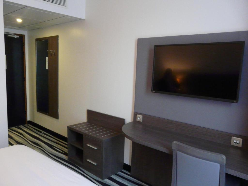 กีเรียต ชองต์ เควนติน เอง เวลิเนส - มงทินี่ Hotel Montigny-le-Bretonneux ห้อง รูปภาพ