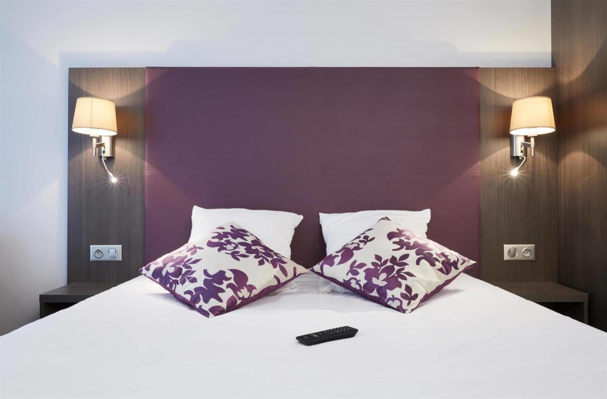 กีเรียต ชองต์ เควนติน เอง เวลิเนส - มงทินี่ Hotel Montigny-le-Bretonneux ภายนอก รูปภาพ