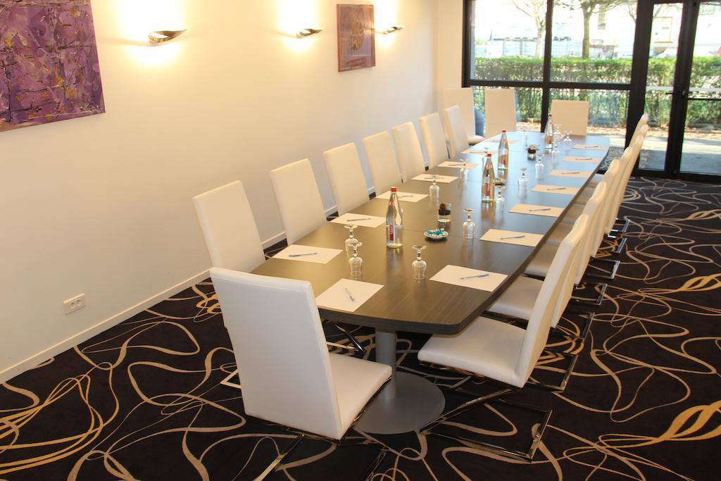 กีเรียต ชองต์ เควนติน เอง เวลิเนส - มงทินี่ Hotel Montigny-le-Bretonneux ภายนอก รูปภาพ